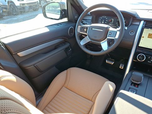New 2026 Land Rover Discovery Limited Edition image 12