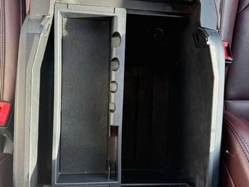 Used 2024 Ford Expedition Limited image 19