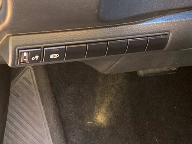 Used 2021 Toyota Corolla LE FWD image 15