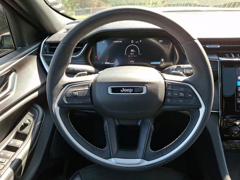 Certified 2023 Jeep Grand Cherokee Altitude image 20