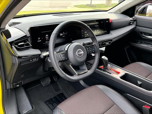 Used 2025 Nissan Kicks SR w/ Illumination Package image 17