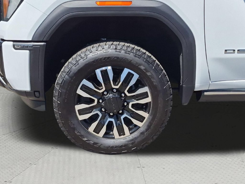 Certified 2025 GMC Sierra 3500 Denali Ultimate AWD/4WD image 32
