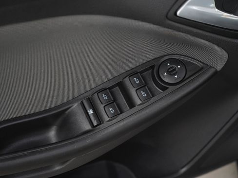 Used 2014 Ford Focus SE FWD image 19