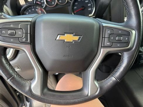 Used 2022 Chevrolet Silverado 1500 LT AWD/4WD image 16