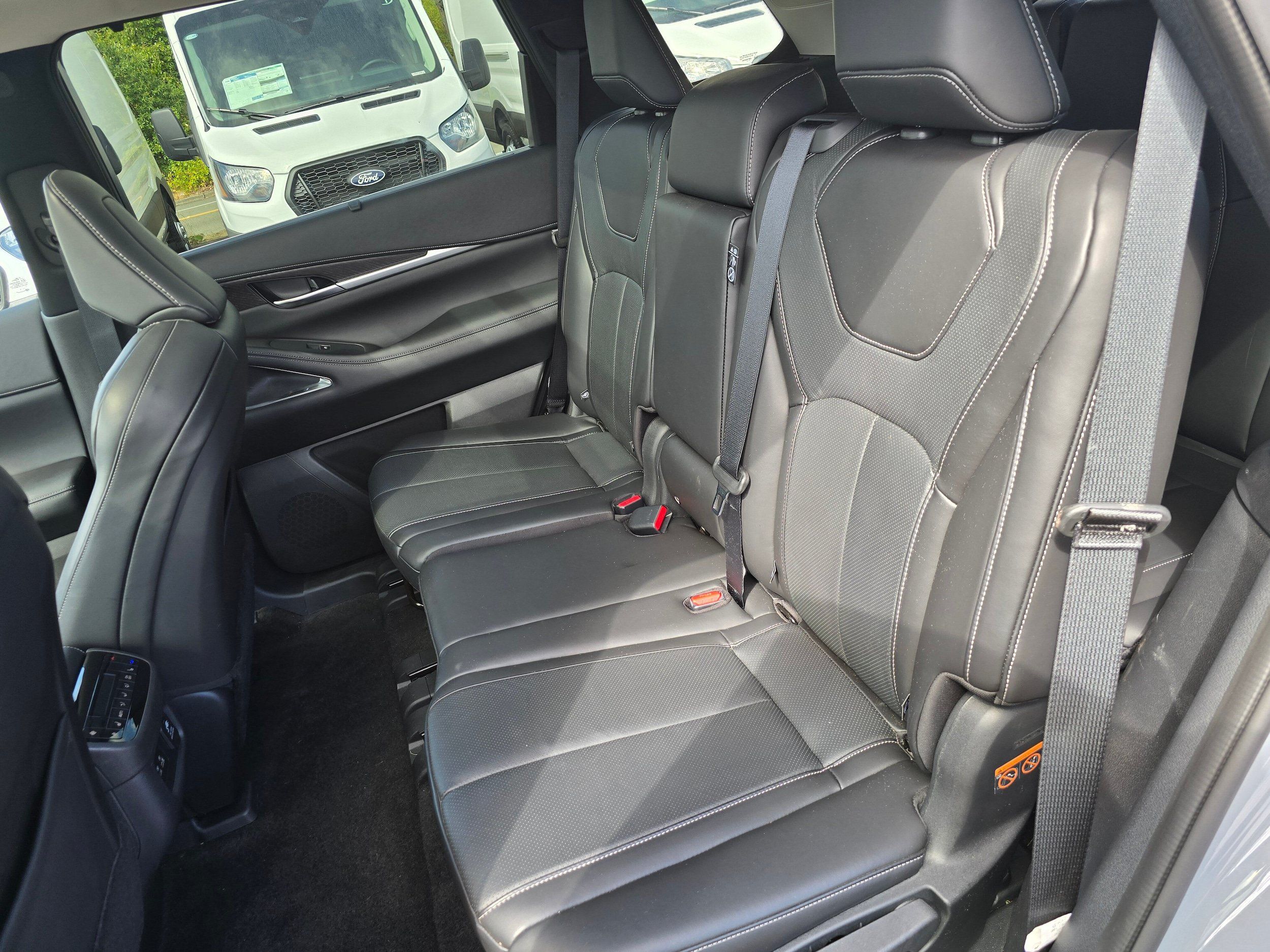 Used 2025 INFINITI QX60 Sensory w/ Vision Package AWD/4WD image 12