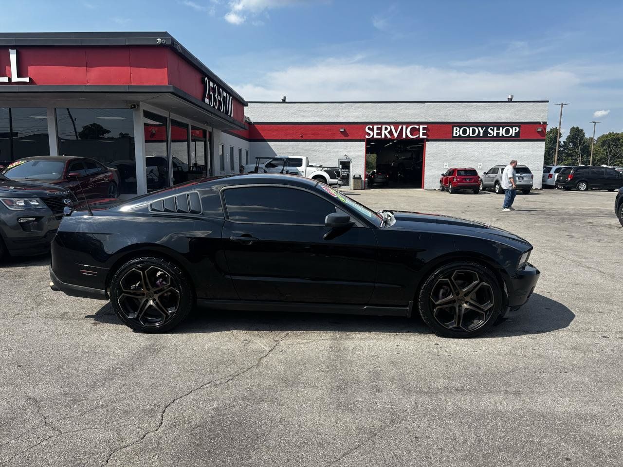 Used 2012 Ford Mustang Coupe RWD image 2