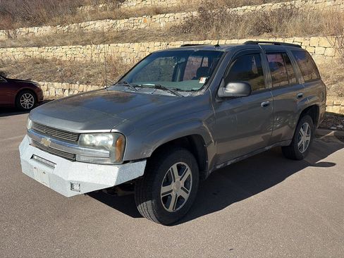 Used 2005 Chevrolet TrailBlazer LS image 2