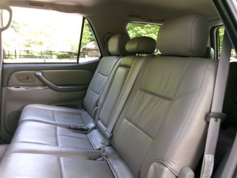 Used 2003 Toyota Sequoia SR5 RWD image 38