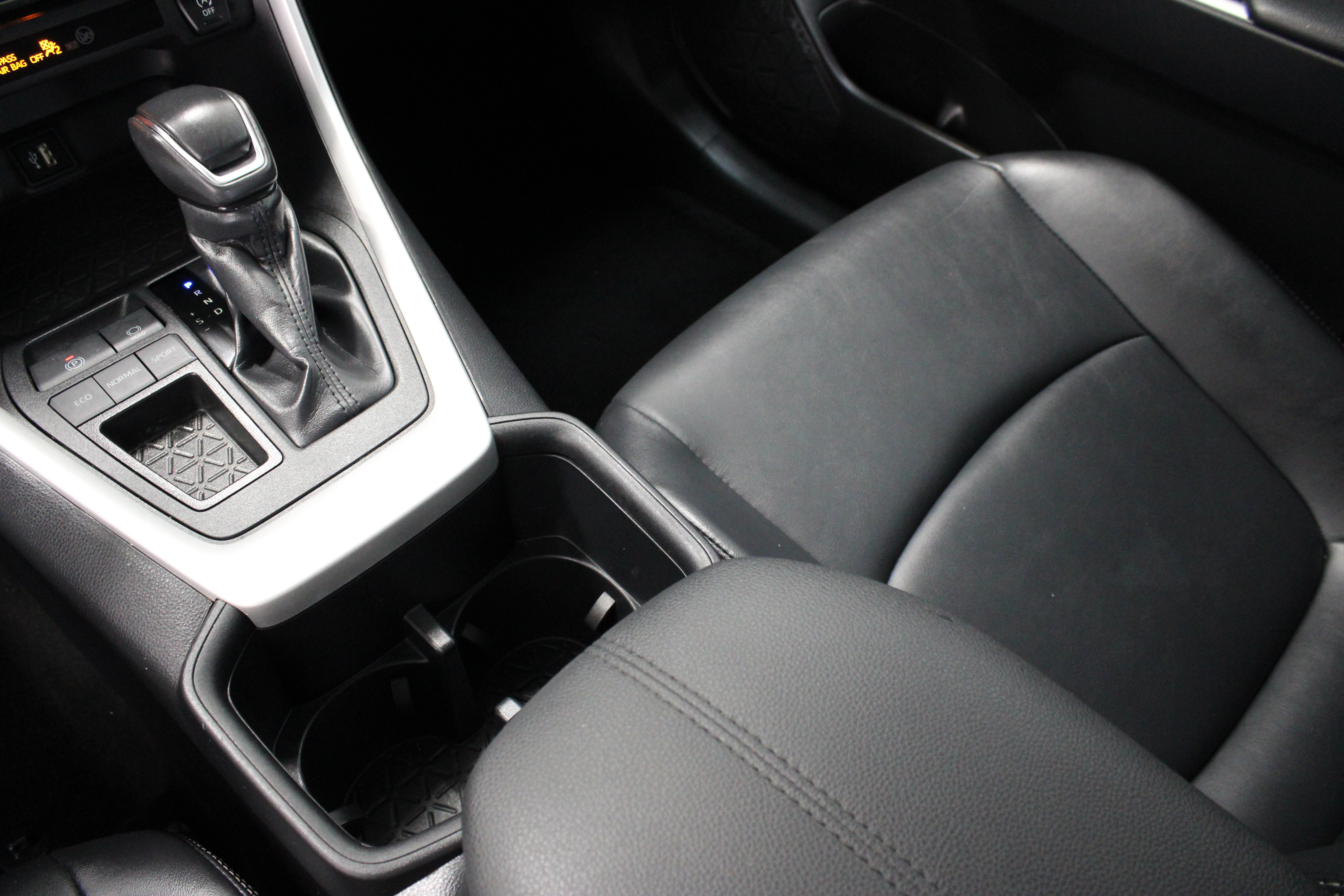 Certified 2025 Toyota RAV4 XLE Premium FWD image 17