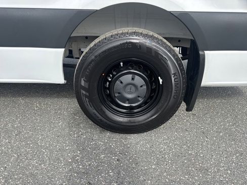 Used 2025 Mercedes-Benz Sprinter 2500 image 25