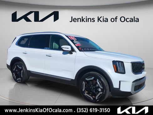 Used 2025 Kia Telluride EX w/ EX Captain's Chair Package image 1