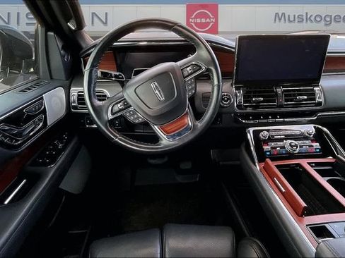Used 2023 Lincoln Navigator Reserve AWD/4WD image 8