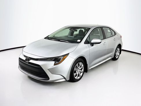 Used 2026 Toyota Corolla LE FWD image 3