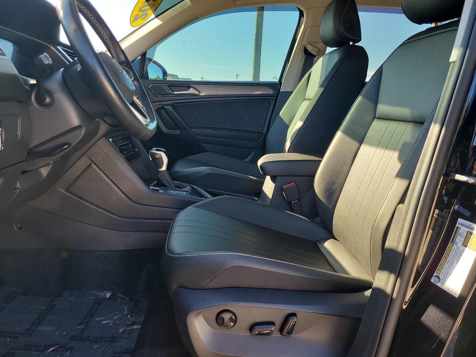 Used 2024 Volkswagen Tiguan SE FWD image 15