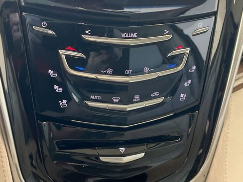 Used 2019 Cadillac Escalade Premium Luxury image 19