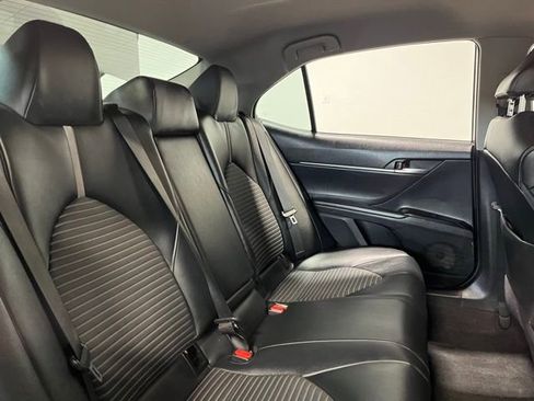 Used 2018 Toyota Camry SE FWD image 13