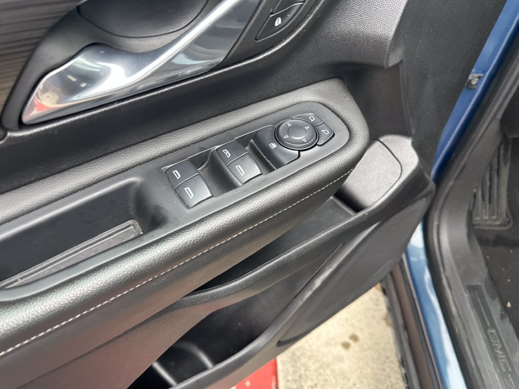 Used 2024 GMC Terrain SLE AWD/4WD image 11