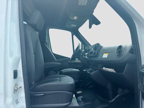 Used 2025 Mercedes-Benz Sprinter 2500 image 29