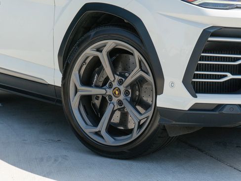 Used 2020 Lamborghini Urus AWD/4WD image 28