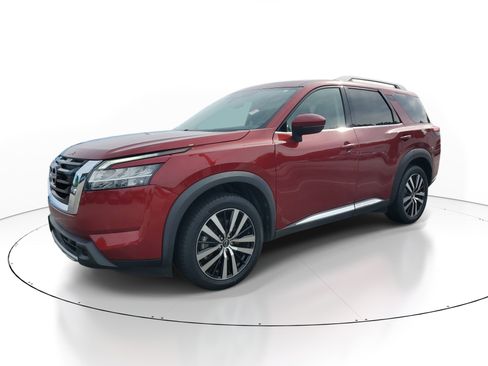 Used 2023 Nissan Pathfinder Platinum w/ Cargo Package AWD/4WD image 3
