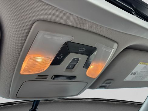Used 2016 Toyota Sienna XLE Premium FWD image 31
