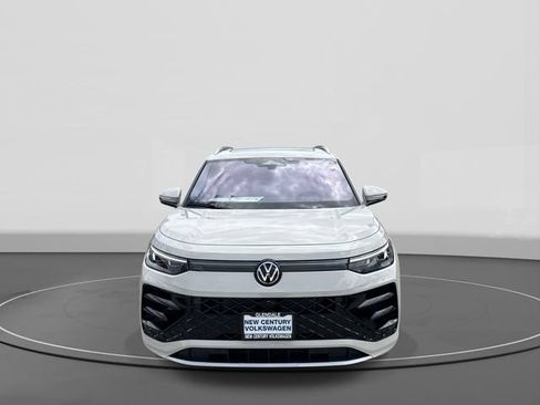 New 2026 Volkswagen Tiguan SEL R-Line AWD/4WD image 2