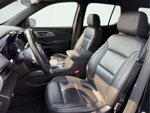 Used 2023 Chevrolet Traverse LT image 9