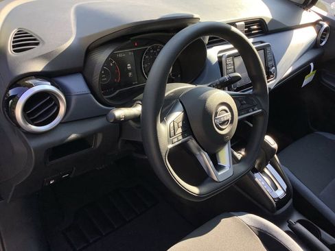 Used 2025 Nissan Versa SV w/ Trunk Package image 31