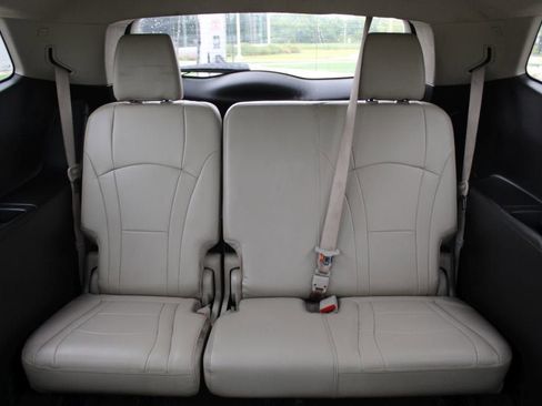 Used 2020 Buick Enclave Essence FWD image 16
