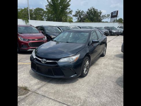 Used 2017 Toyota Camry SE FWD image 1
