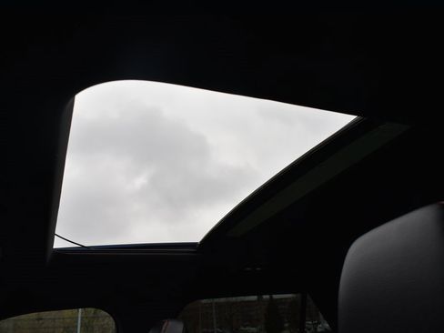 Used 2022 Ford Explorer ST-Line w/ Class IV Trailer Tow Package image 29