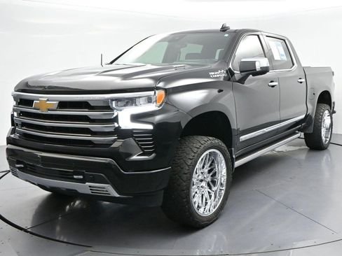 Used 2023 Chevrolet Silverado 1500 High Country w/ High Country Premium Package AWD/4WD image 3