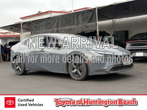 Certified 2025 Toyota Prius LE FWD image 1