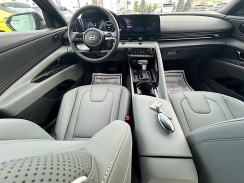 New 2025 Hyundai Elantra Limited image 11