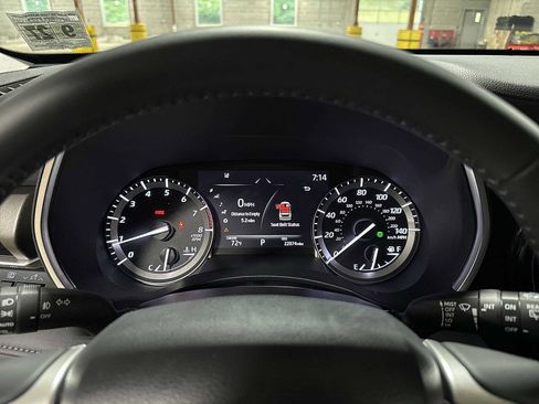 Used 2022 Toyota Highlander XLE AWD/4WD image 34