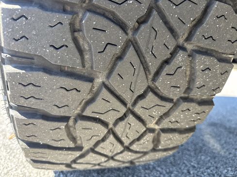 Used 2025 Chevrolet Silverado 2500 ZR2 w/ Technology Package image 12