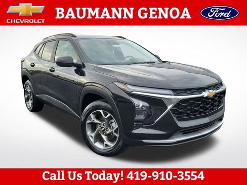Used 2025 Chevrolet Trax LT w/ LT Convenience Package FWD image 1