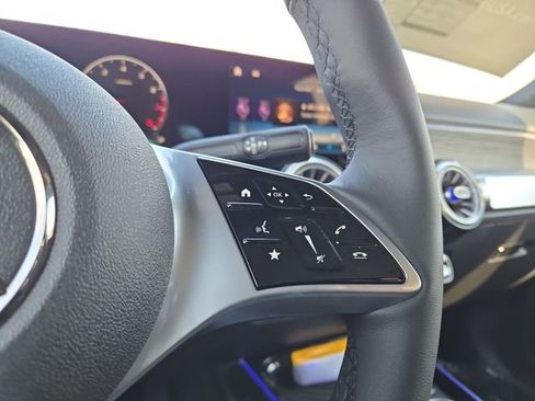 New 2026 Mercedes-Benz GLB 250 4MATIC image 17