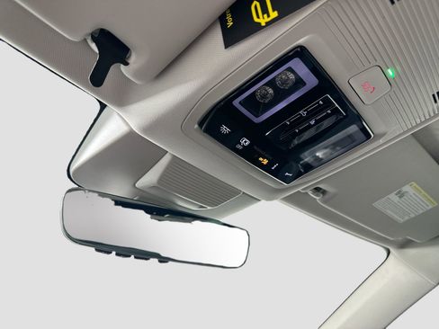 New 2026 Volkswagen Tiguan SE image 18