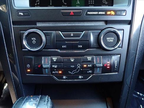 Used 2018 Ford Explorer XLT w/ Equipment Group 202A AWD/4WD image 19
