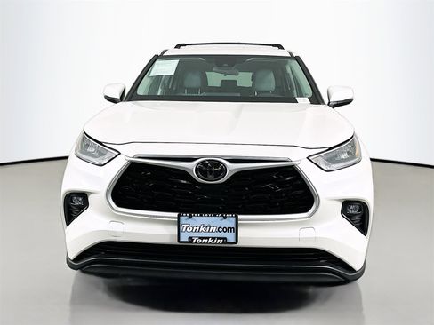 Certified 2020 Toyota Highlander LE image 2