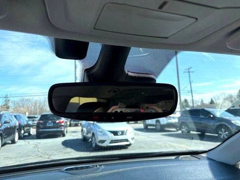 Used 2021 Chrysler Pacifica Touring-L w/ Uconnect Theater Family Group image 20