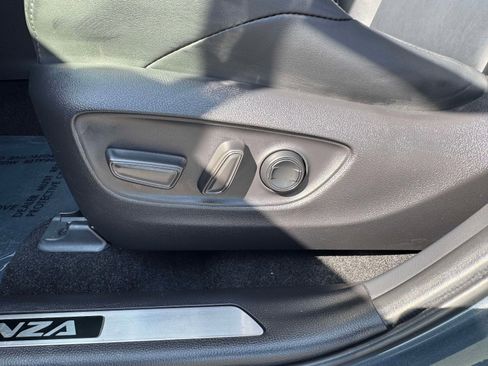 Certified 2023 Toyota Venza XLE image 24