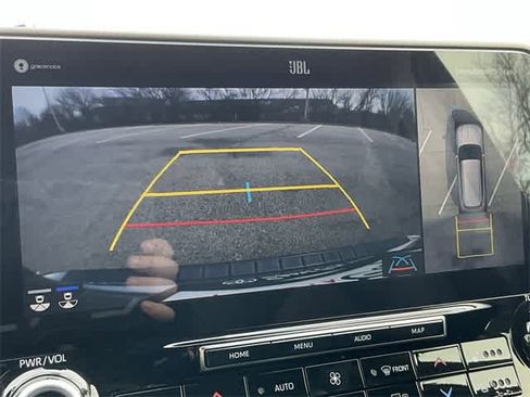 Used 2021 Toyota Highlander Limited image 23