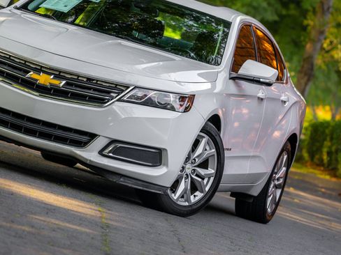 Used 2017 Chevrolet Impala LT w/ Convenience Package FWD image 24