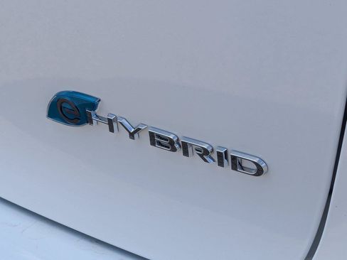 Used 2023 Chrysler Pacifica Touring-L FWD image 36
