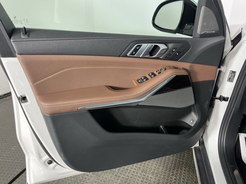 Used 2021 BMW X5 xDrive45e w/ Executive Package image 10