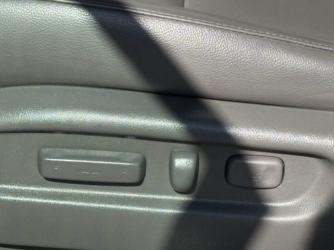 Used 2014 Honda Odyssey Touring Elite image 9