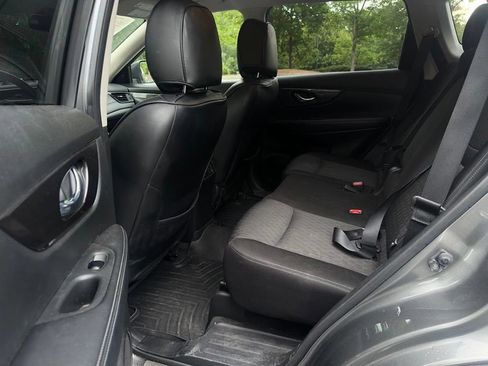 Used 2019 Nissan Rogue SV w/ Premium Package FWD image 19