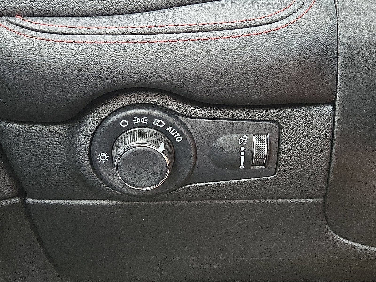 Used 2025 Dodge Durango GT AWD/4WD image 25